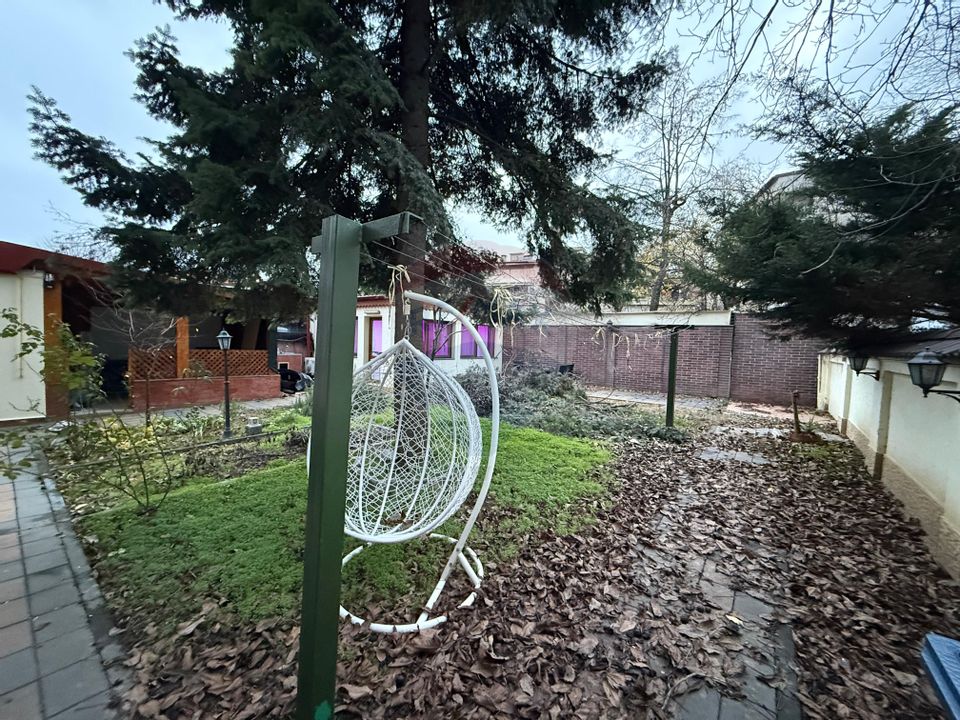 De inchiriat Casă / Vilă 7 camere + curte zona Vatra Luminoasa