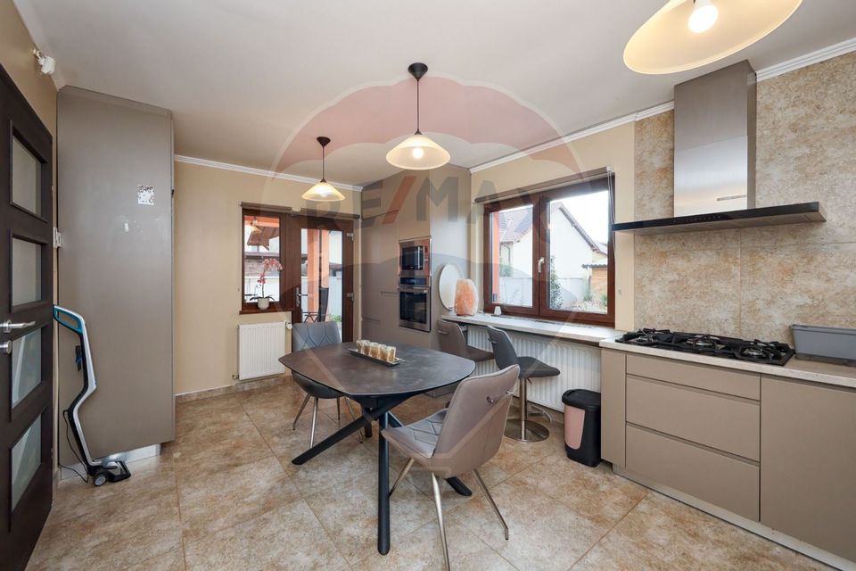 5 room House / Villa for sale