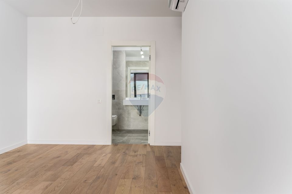 Double Studio (2 rooms) in Expozitiei Blvd., Agronomy, Press Square