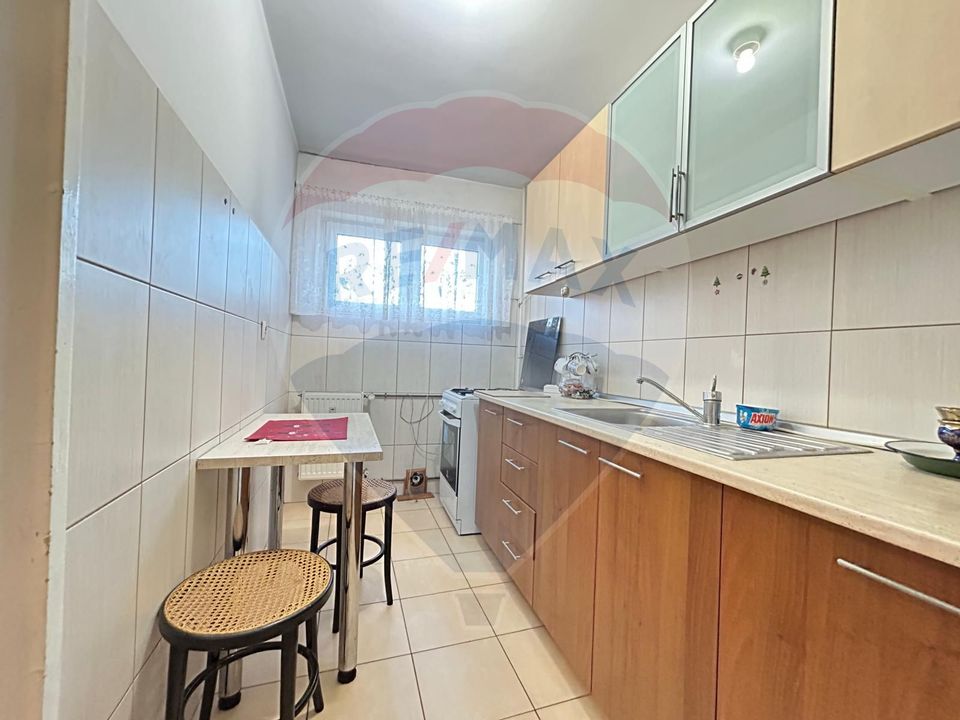 Apartament cu 3 camere de vânzare în zona Drumul Gazarului