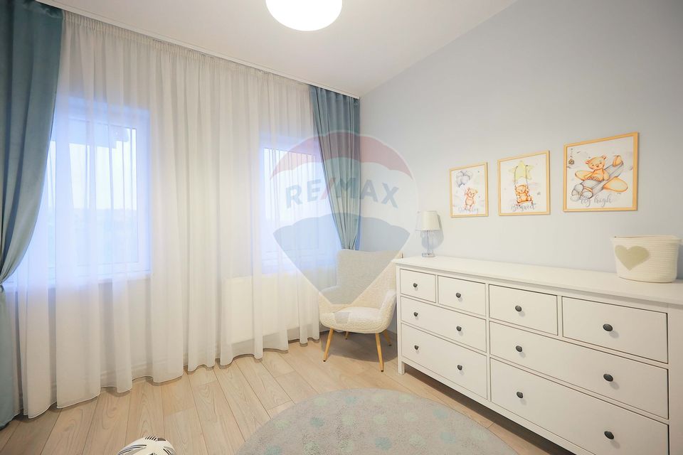 Apartament de Vânzare cu 3 camere și Parcare, Zona Dealuri