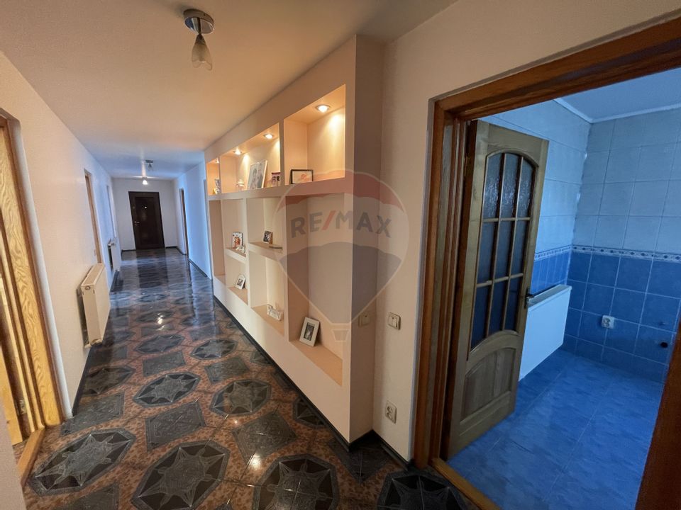 11 room House / Villa for sale