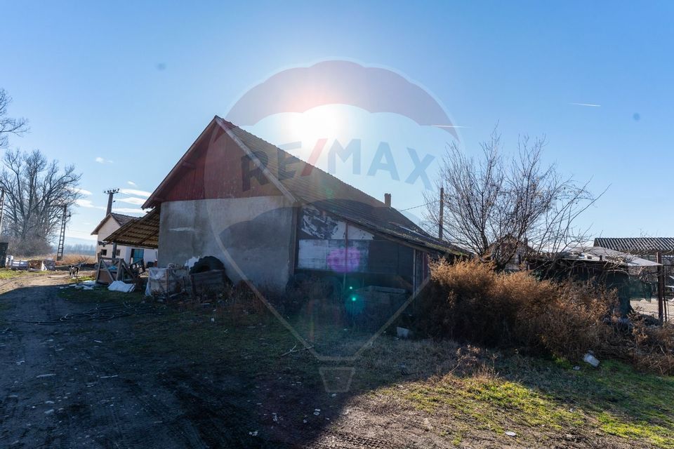 750sq.m Commercial Space for sale