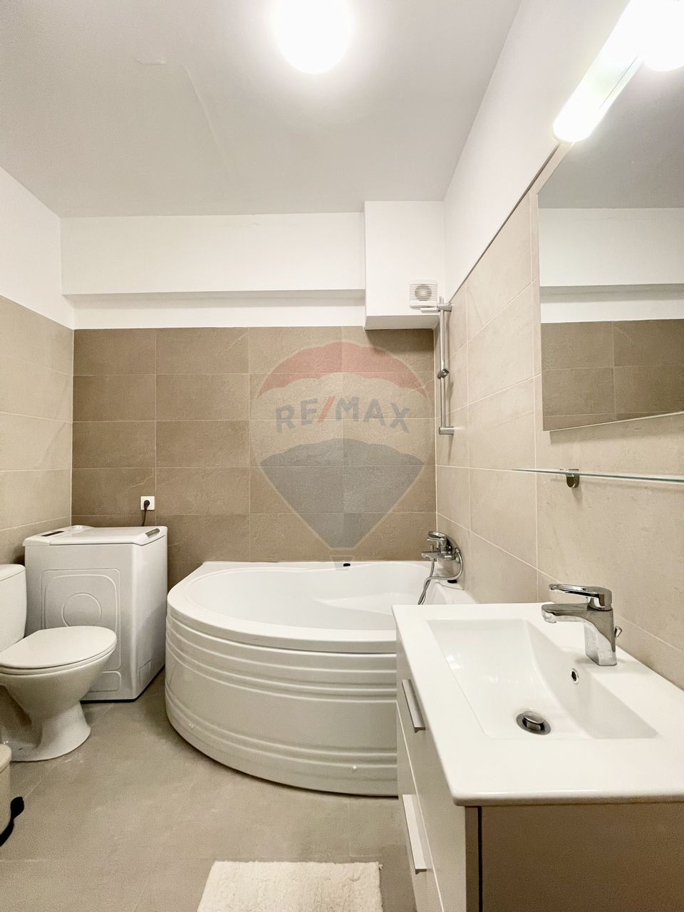 Apartament cu 2 camere de vânzare în zona Sisesti | Loc de parcare