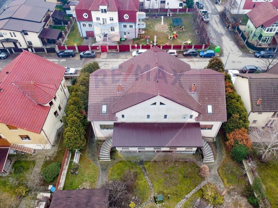Casă / Vilă cu 10 camere de vânzare în zona Braytim
