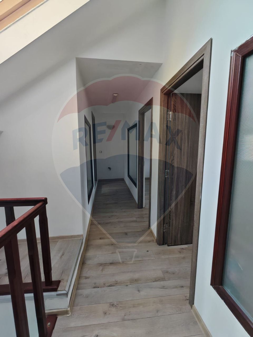 Apartament cu 4 camere de vânzare în zona Bartolomeu