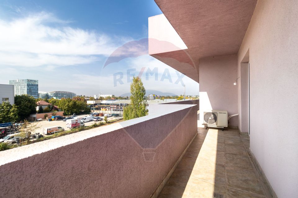 Apartament cu 4 camere de vanzare in zona Damaroaia - Petrom City