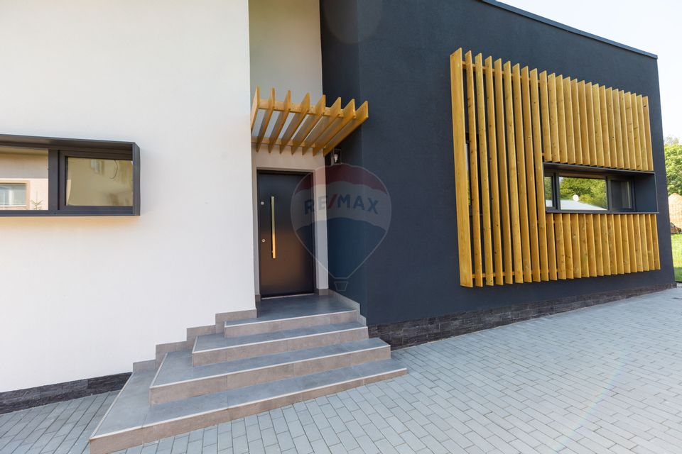 Modern timber frame villa for sale in Breaza, 1 hour from Bucharest