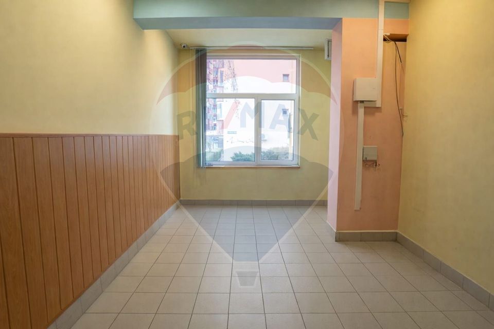 225sq.m Commercial Space for sale