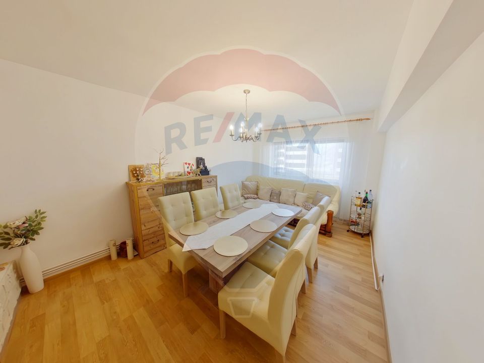 Apartament cu 3 camere de vânzare în zona Central