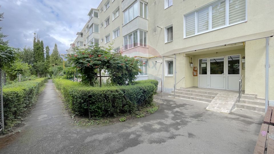 Apartament cu 3 camere de închiriat în zona Astra