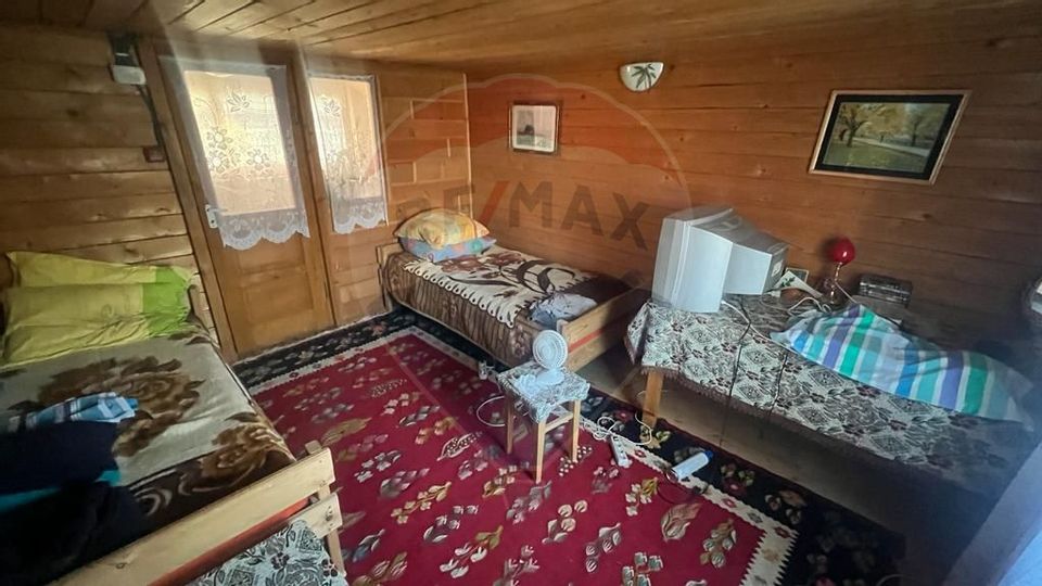 Vanzare Casa de vacanta cu teren 7286 mp Sisesti-Dumbravita, Maramures