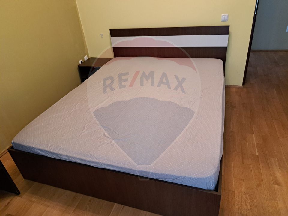 De inchiriat apartament modern, ultracentral, 4 camere cu terasa, Cluj