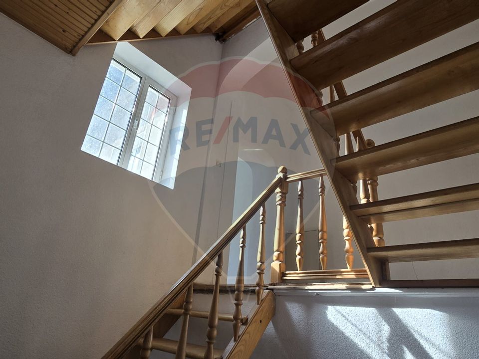 DE VANZARE Casă / Vilă cu 11 camere de vânzare în zona Parcul Carol