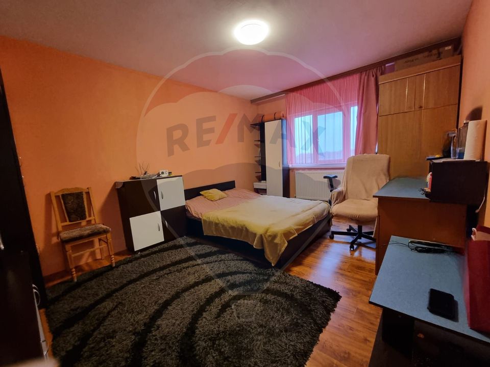 Apartament cu 4 camere de vânzare în zona Casa de Cultura Constanta