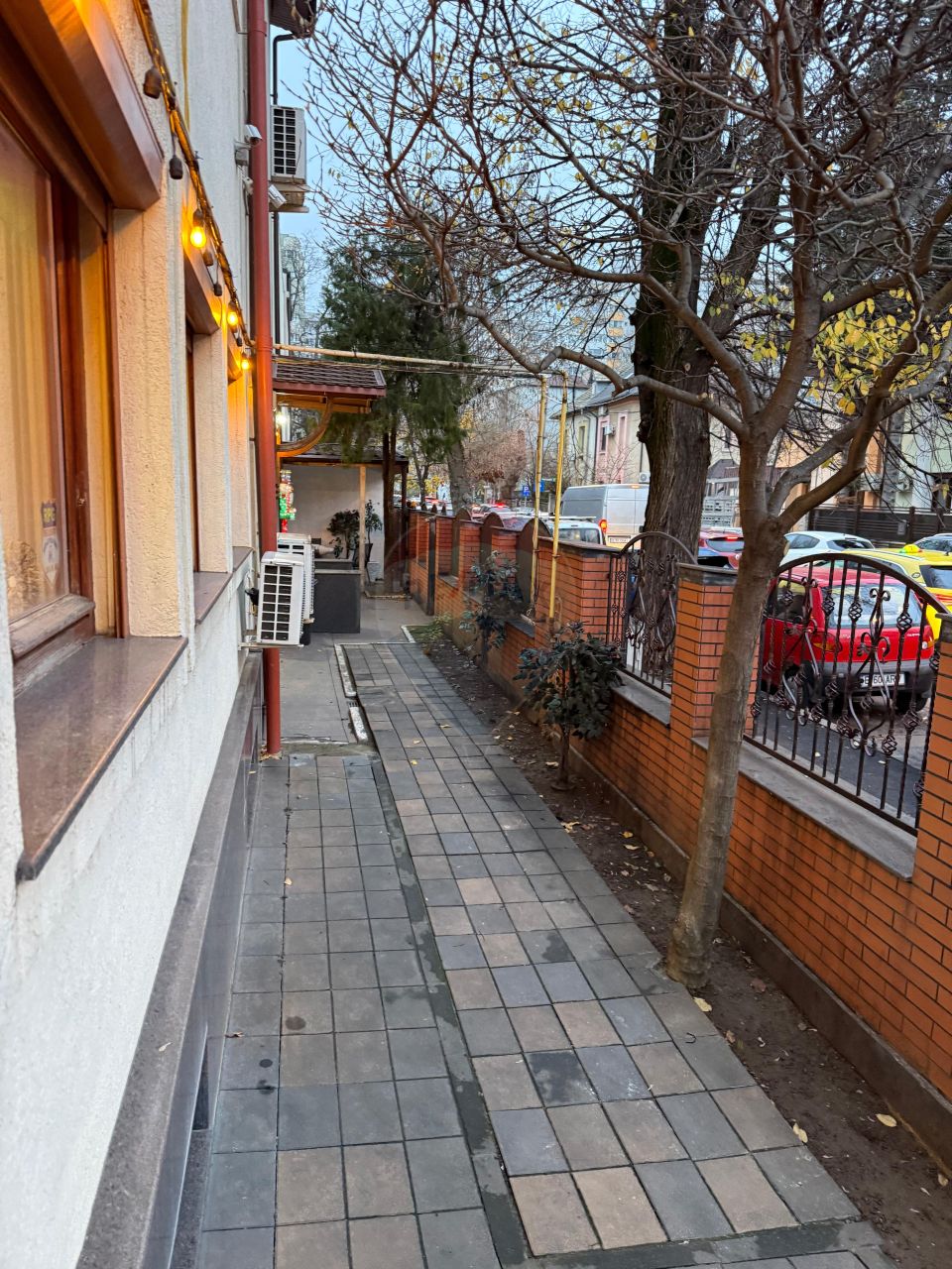 De inchiriat Casă / Vilă 7 camere + curte zona Vatra Luminoasa