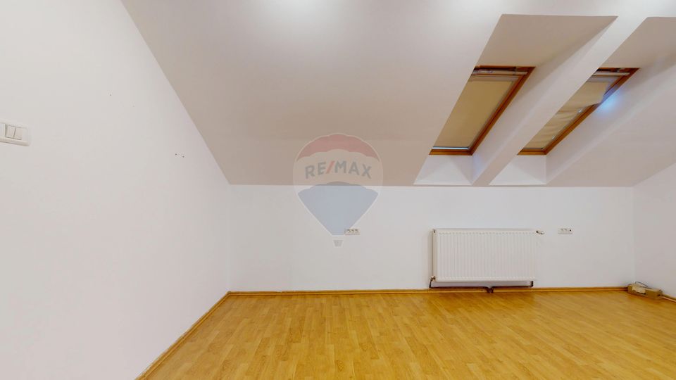 Spațiu pentru birou sau activitate ușoară – 2 camere + terasă