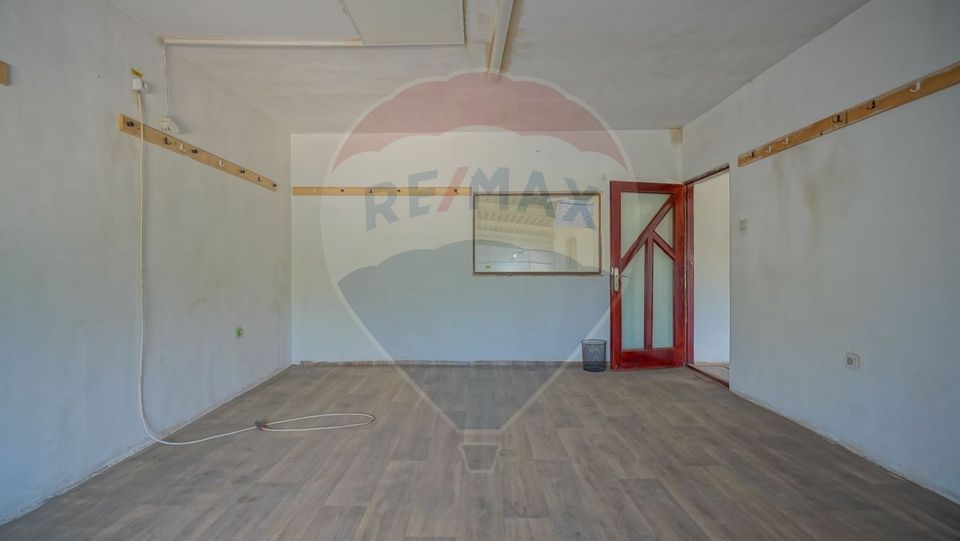 794sq.m Industrial Space for rent, Periferie area
