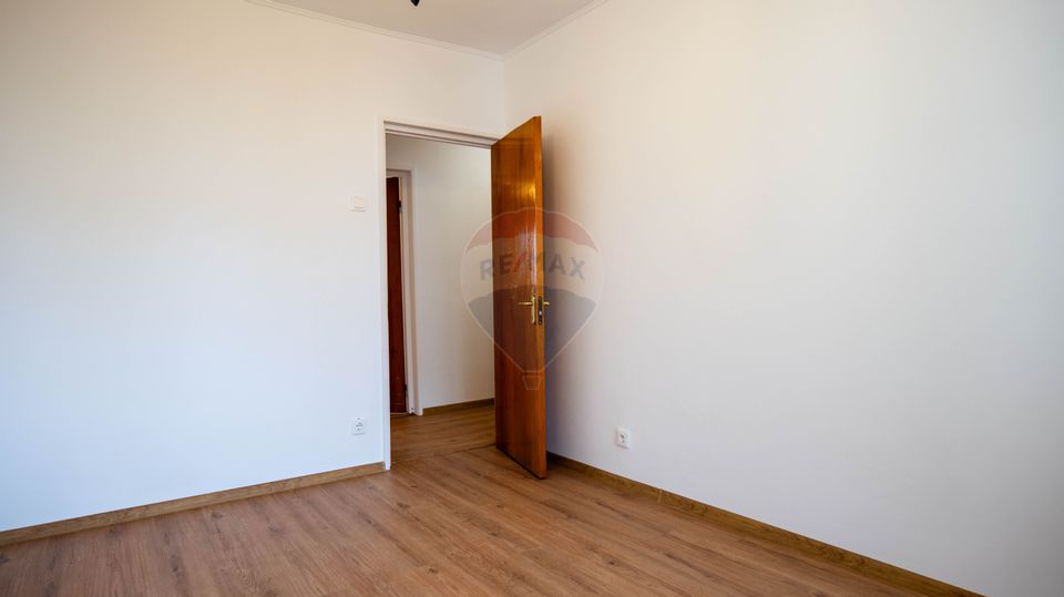 Vanzare apartament 3 camere-renovat, luminos si spatios, zona Iancului