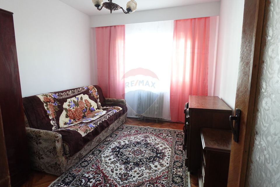 Apartament cu 3 camere de închiriat - Central