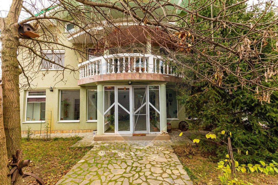 Vila, pretabila pentru PENSIUNE, de vanzare, Hemeiuș, Bacău