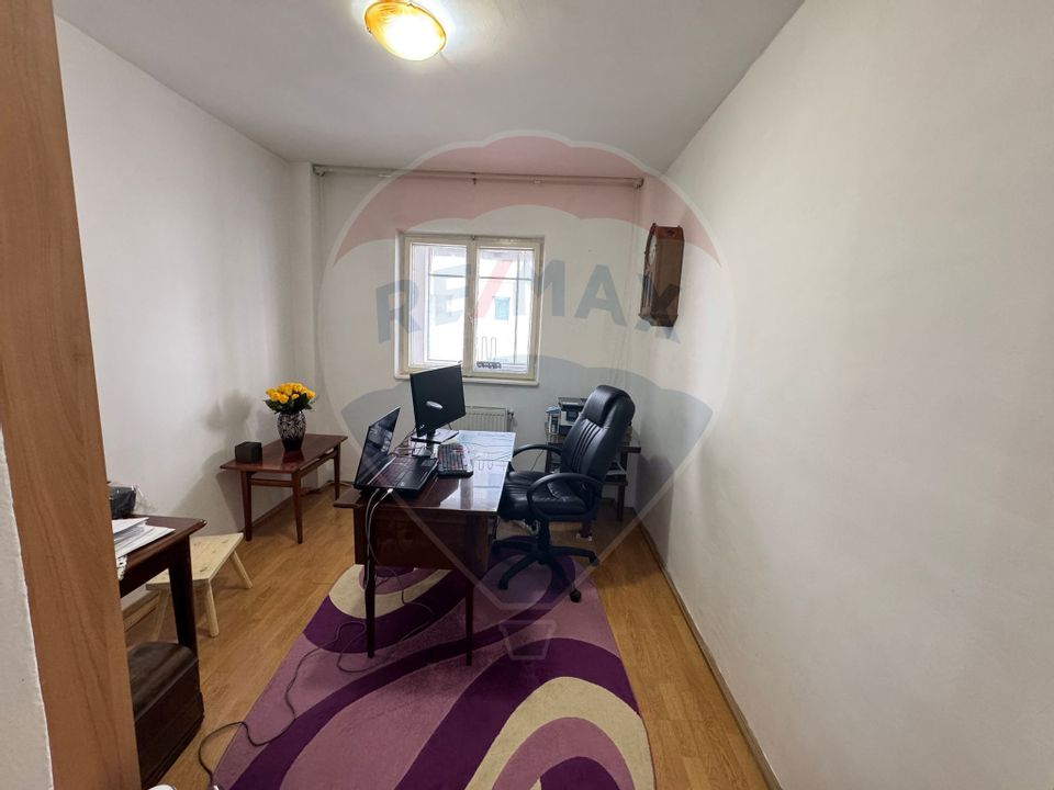 Apartament de vanzare - 4 camere- decomandat-Bistrita Lac