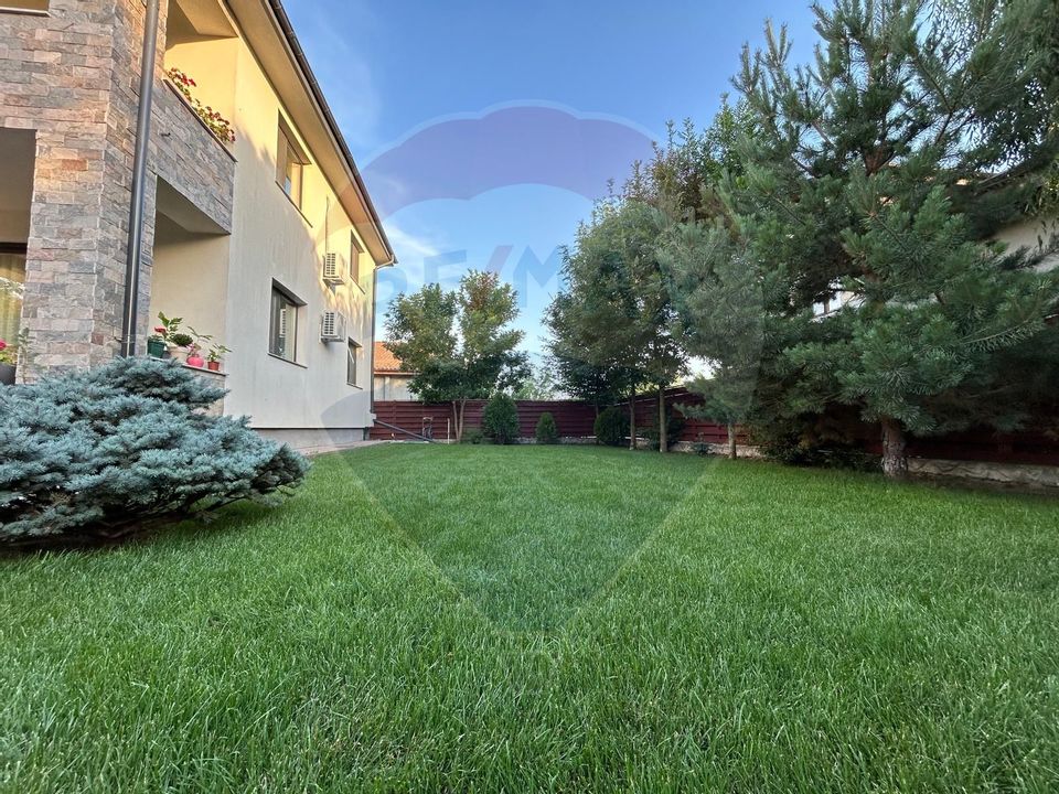 Villa in Corbeanca, near the lake, adjacent forest, blue lagoon