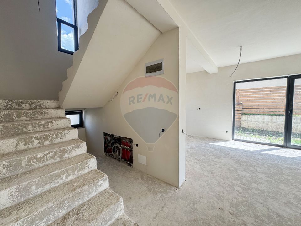 Casă semifinisată în Dezmir - Spațiu, liniște, acces rapid către oraș