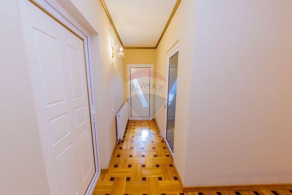 Vilă cu 5 camere de închiriat