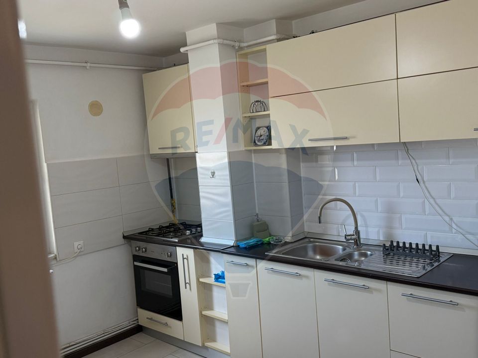 de inchiriat 3 camere, 70 mp, ultrafinisat, 3/4, centrala