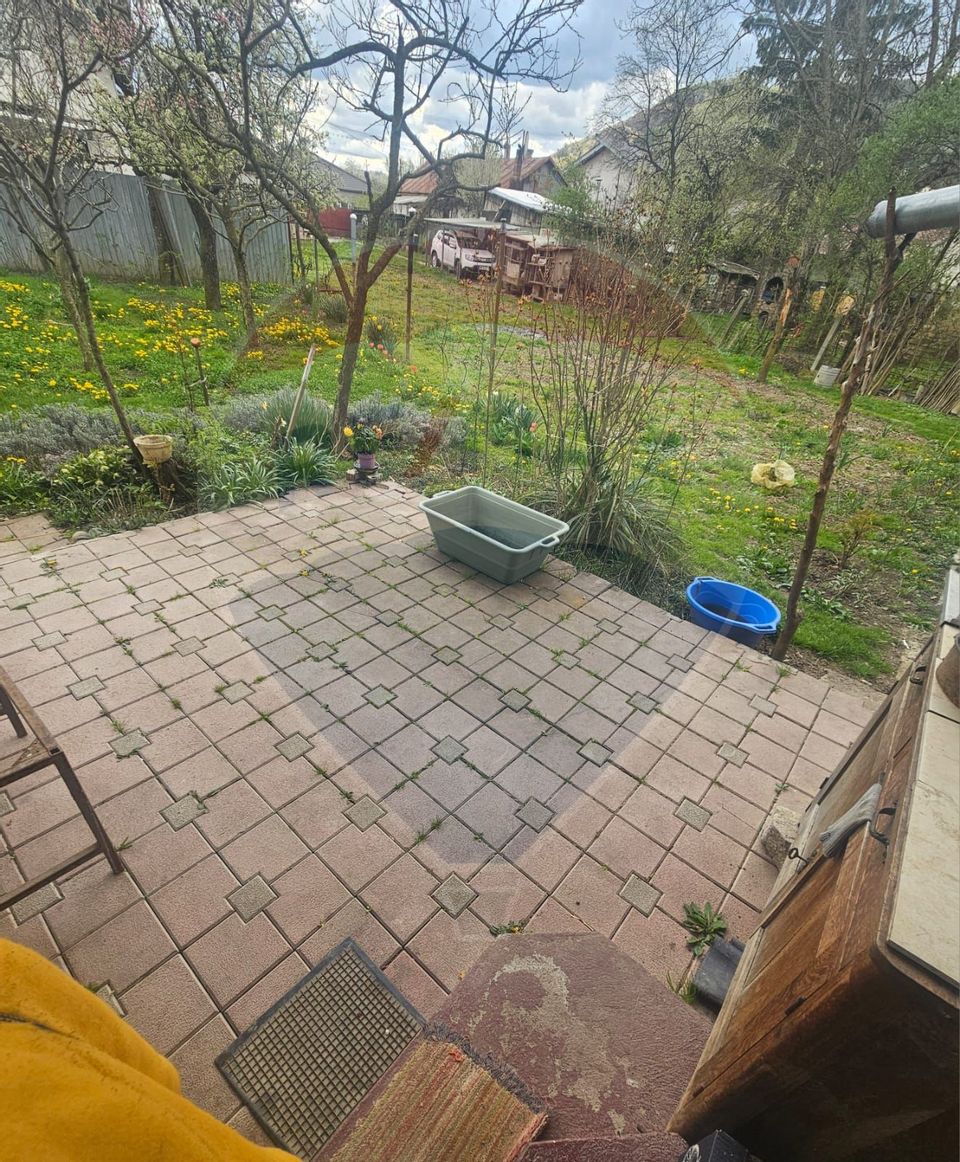 Casă / Vilă 5 camere, curte amenajată, mutare imediata