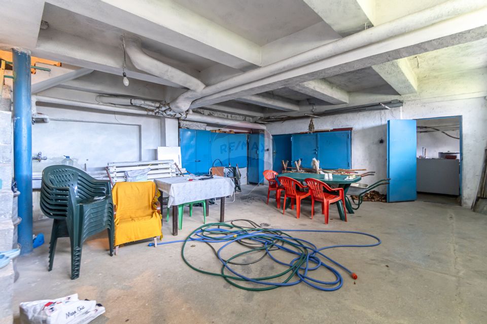 Oferta! Pensiune cu 7 camere de vânzare/ Poiana Marului