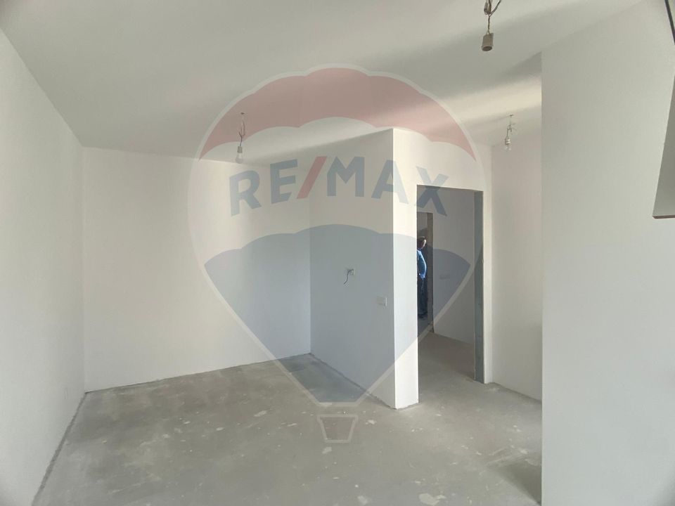 DE VANZARE Casă / Vilă cu 5 camere Popesti - Leordeni