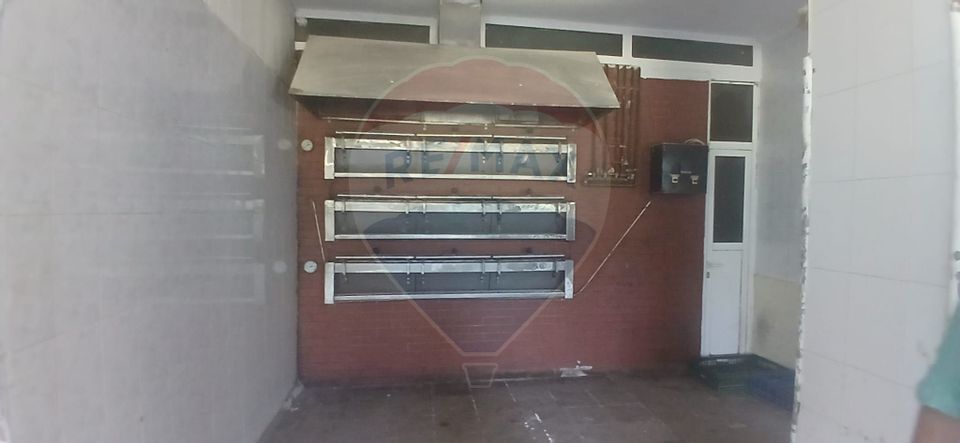 Spatiu comercial central Valea Lunga-Cricov de vanzare 2300 mp teren