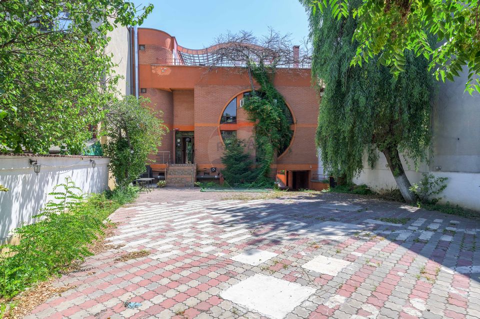 INCHIRIERE Spațiu Comercial: Restaurant, Terasă, Parcare, Drumul Sării