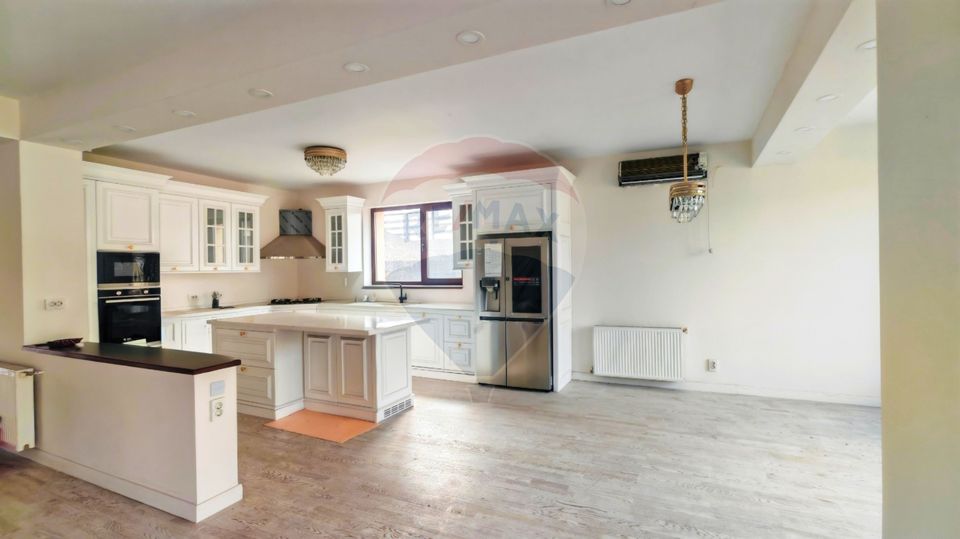 Villa for sale in Berceni, land 1161 sqm | Investment opportunity