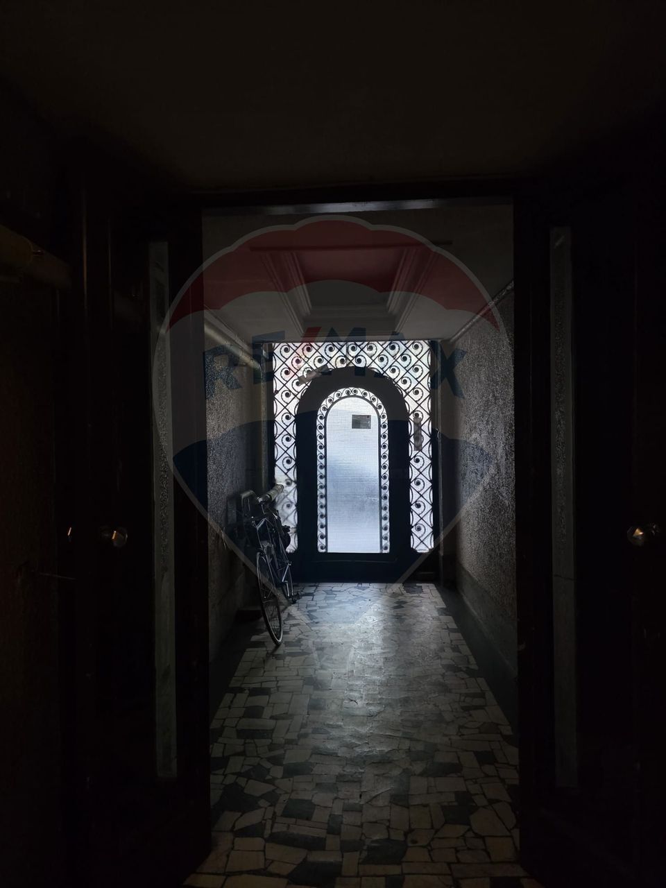 Apartament de lux în stil baroc cu 2 camere de închiriat în zona Dacia