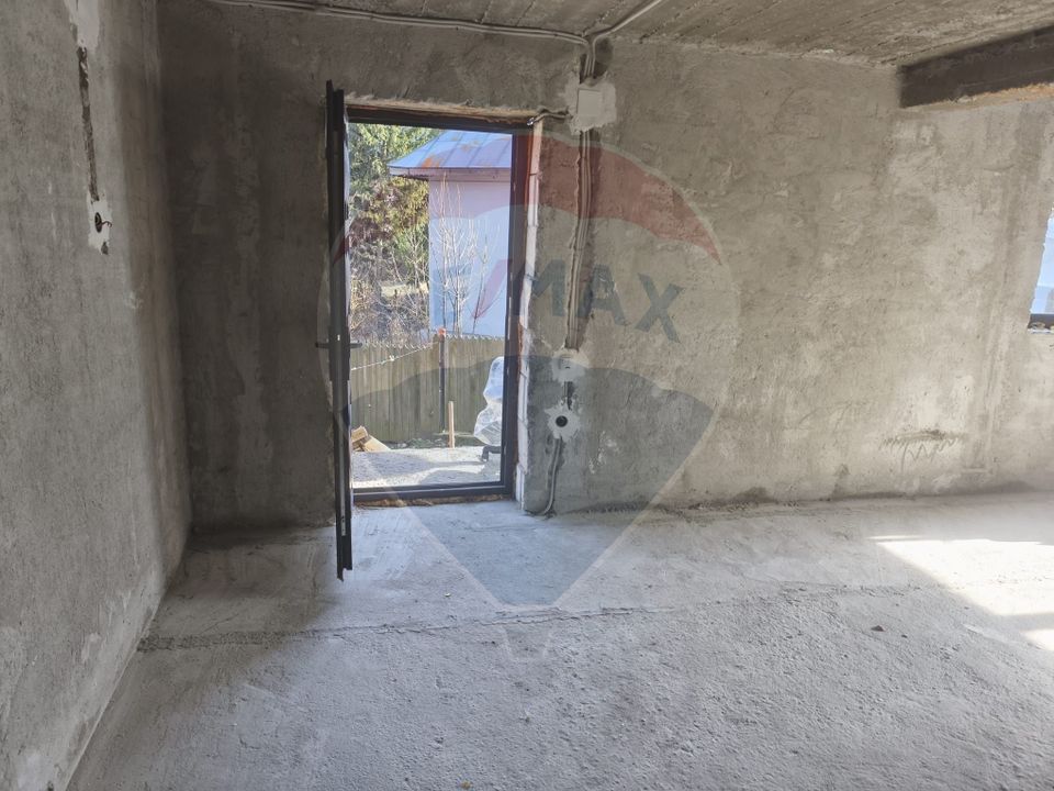 5 room House / Villa for sale, Poiana Tapului area