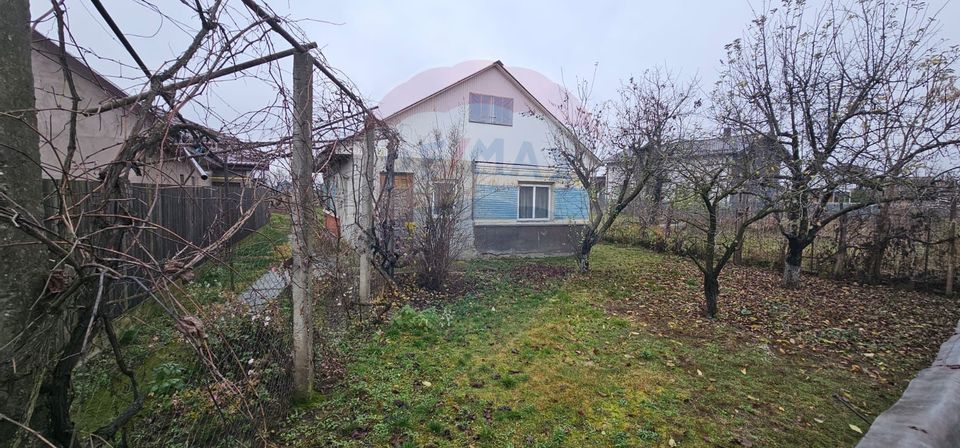 Casă bătrânească + teren 1581 mp în sat Holt, comuna Letea Veche