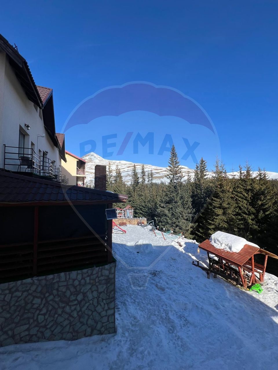 Hotel / Pensiune cu 11 camere de vânzare