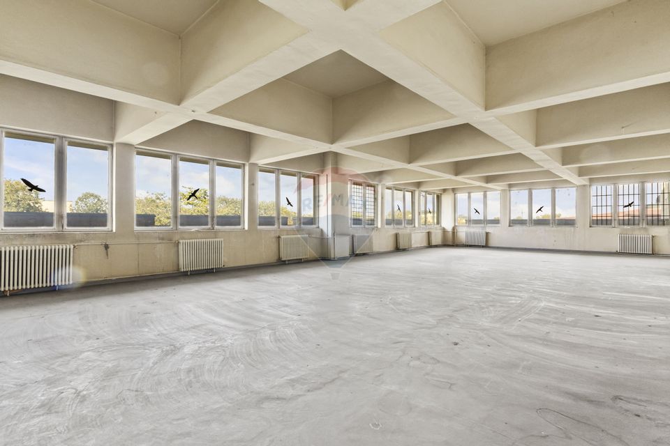 Cladire unica cu destinatii multiple de vanzare Ultracentral Arad