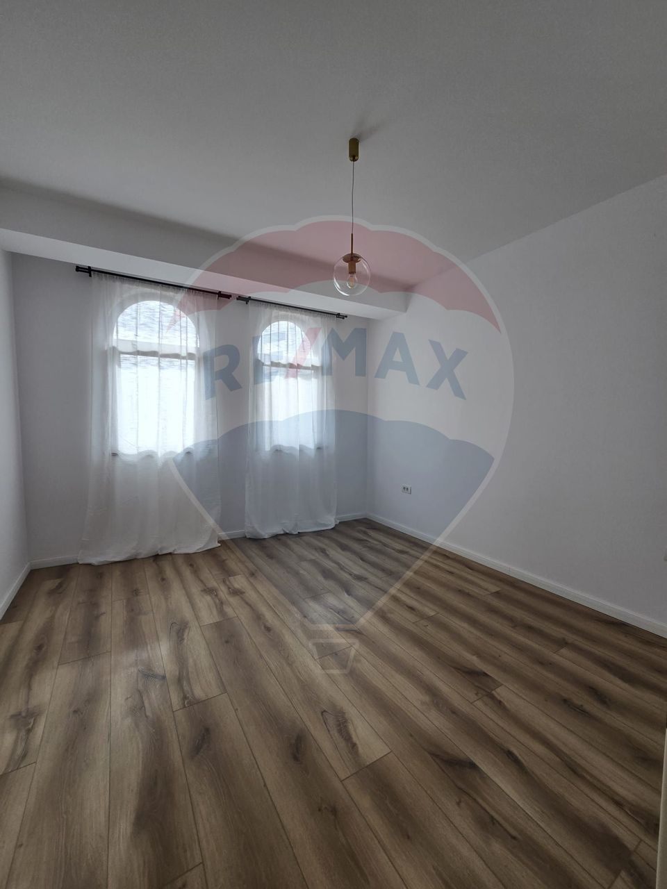 DE INCHIRIAT Casă / Vilă cu 5 camere în zona Ferme/OTOPENI