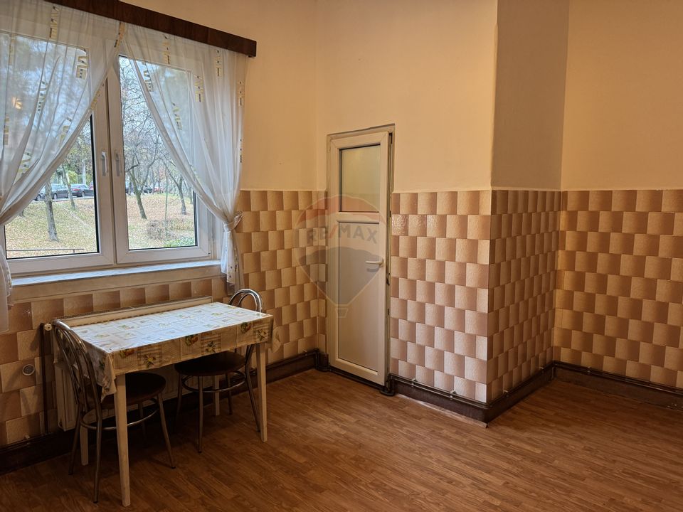 De Vânzare: Apartament 2 camere, decomandat – Calea Turzii