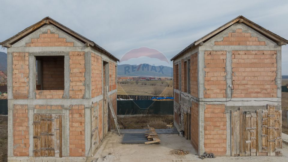 COMISION 0% Casă Individuala La Rosu cu teren de 4000 mp in Crizbav