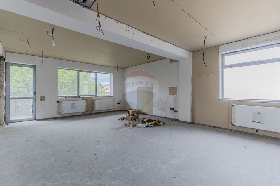 Cladire de 902 mp utili de vânzare, zona Grivitei - DN 13, COMISION 0