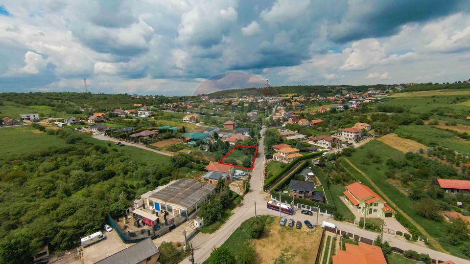 De Vânzare Teren Intravilan 1210 mp, dublu front, Strada Izvorului
