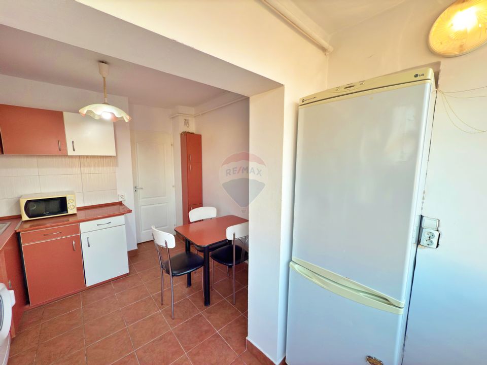 Apartament cu 3 camere de închiriat în Alfa, Arad.
