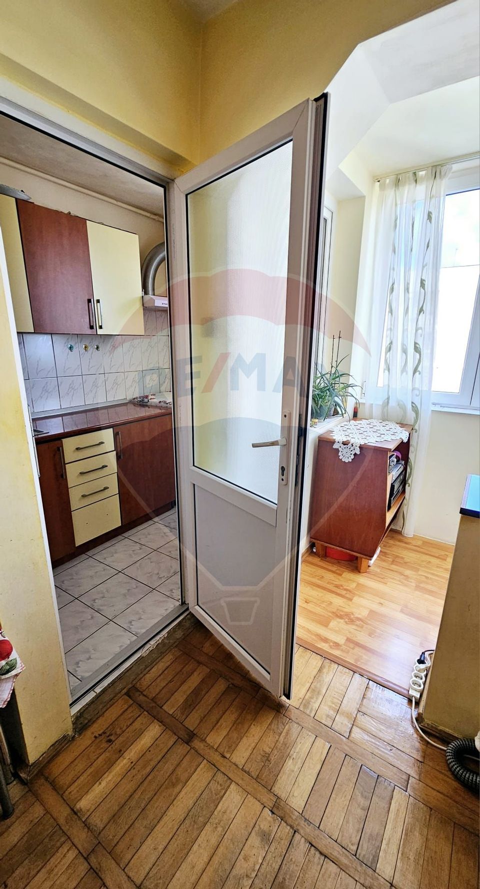 GARSONIERA  decomandata, cu priveliste  - DE VANZARE- BV/  str Traian!