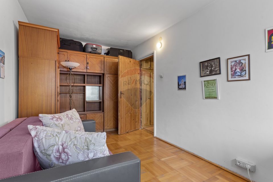 Apartament cu 3 camere de vânzare în zona Aurel Vlaicu
