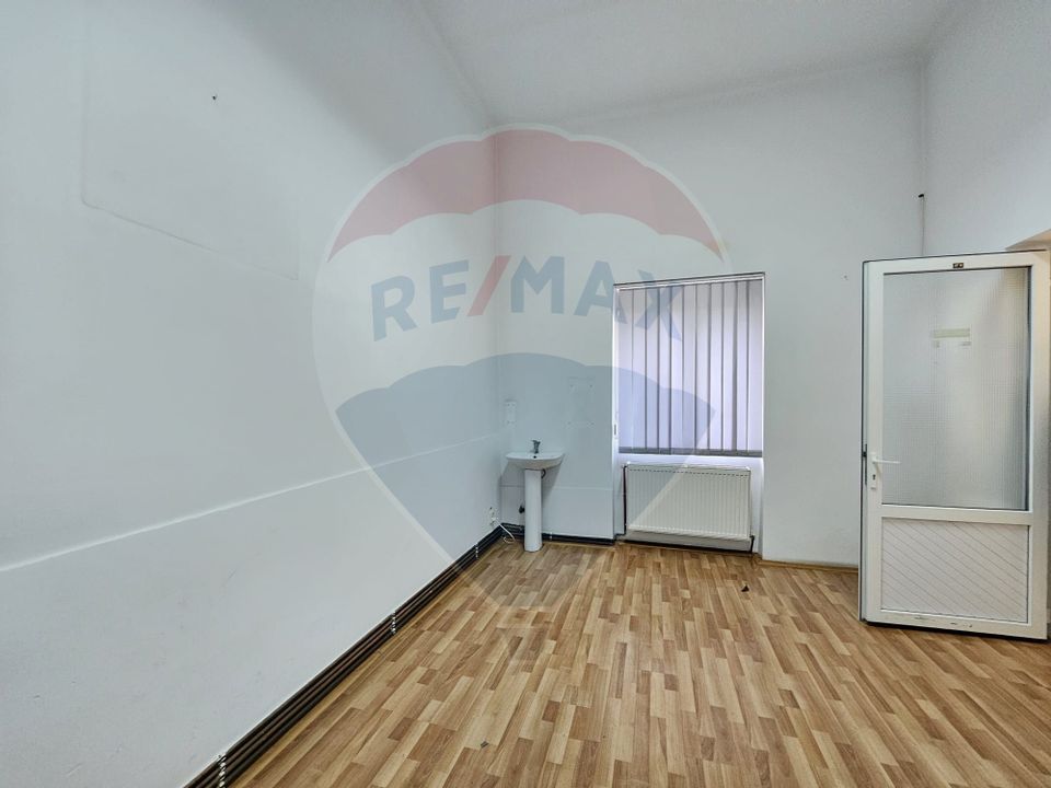 240sq.m Commercial Space for rent, Central area